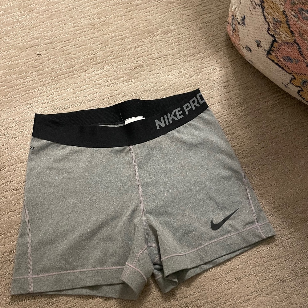 NIKE RUNNING SHORTS ACTIVE WEAR